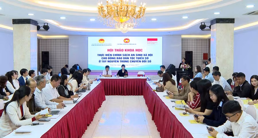 Viện Chủ nghĩa xã hội khoa học (Học viện Chính trị Quốc gia Hồ Chí Minh) phối hợp với Trường Chính trị tỉnh Gia Lai tổ chức Hội thảo khoa học thực hiện chính sách an sinh xã hội cho đồng bào dân tộc thiểu số ở Tây Nguyên trong chuyển đổi số. Ảnh: Viễn Khánh