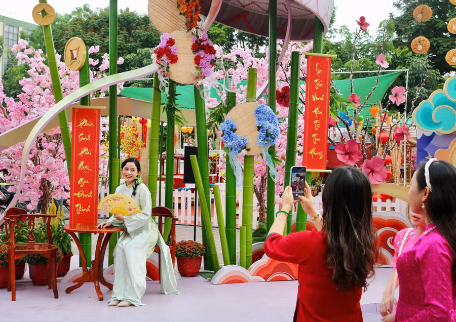 Nhiều góc chụp hình đậm không khí tết. ẢNH: THẢO PHƯƠNG