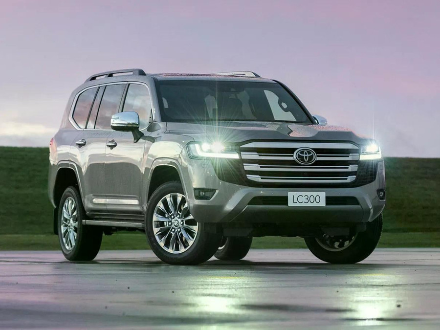 Toyota Land Cruiser 300 hybrid là biến thể mạnh nhất lịch sử dòng xe. Ảnh: Miles.