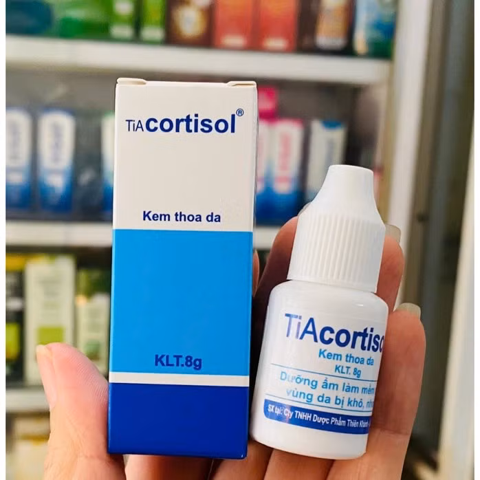 Kem thoa da Tiacortisol vừa bị yêu cầu thu hồi. Ảnh: NLĐO