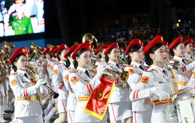 Nhạc công Phùng Minh Hằng trong quá trình hợp luyện diễu binh, diễu hành. Ảnh: NVCC Nhạc công Phùng Minh Hằng trong quá trình hợp luyện diễu binh, diễu hành. Ảnh: NVCC
