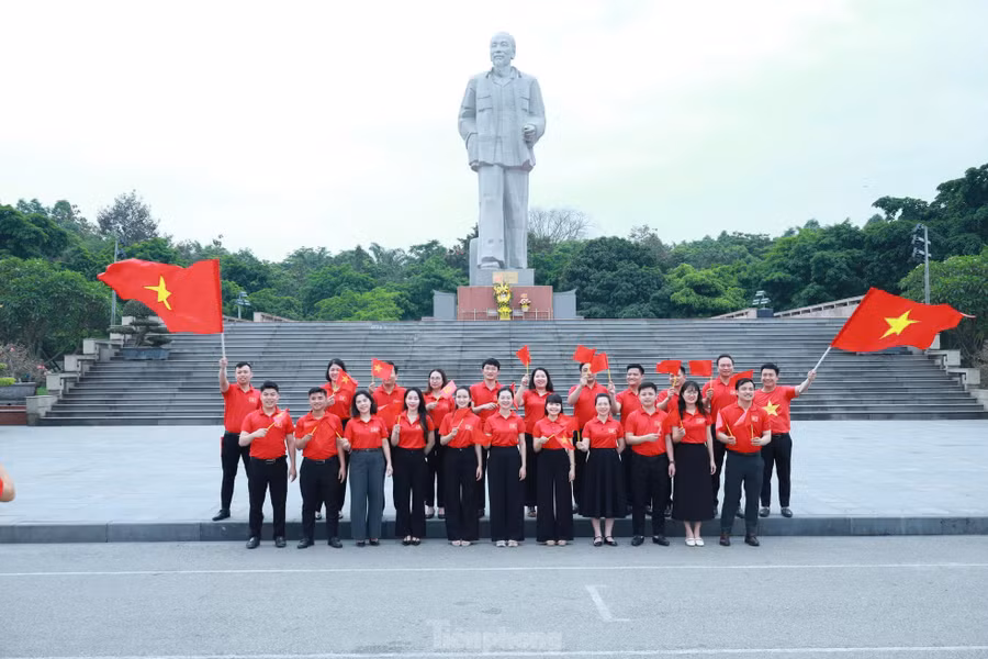 Các cấp bộ Đoàn Nghệ An cũng đã triển khai sâu rộng các hoạt động tuyên truyền cao điểm kỷ niệm 50 năm ngày Giải phóng miền Nam thống nhất đất nước với chủ đề "Hòa bình đẹp lắm". Nổi bật trong đó là hoạt động hưởng ứng “Tuần lễ áo cờ đỏ sao vàng” diễn ra từ ngày 23-30/4/2025.