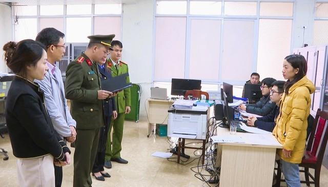 Đây là vụ án có số người đưa, nhận hối lộ lớn nhất từ trước tới nay bị Công an tỉnh Thanh Hóa triệt phá. Đây là vụ án có số người đưa, nhận hối lộ lớn nhất từ trước tới nay bị Công an tỉnh Thanh Hóa triệt phá.