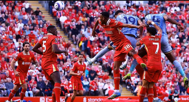 Dominic Solanke đánh đầu ghi bàn mở tỉ số cho Tottenham