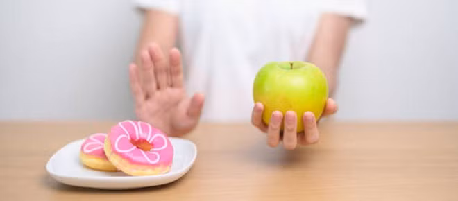 Một chế độ ăn lành mạnh mới là chìa khóa quan trọng trong hành trình giảm cân. (Ảnh: iStock)