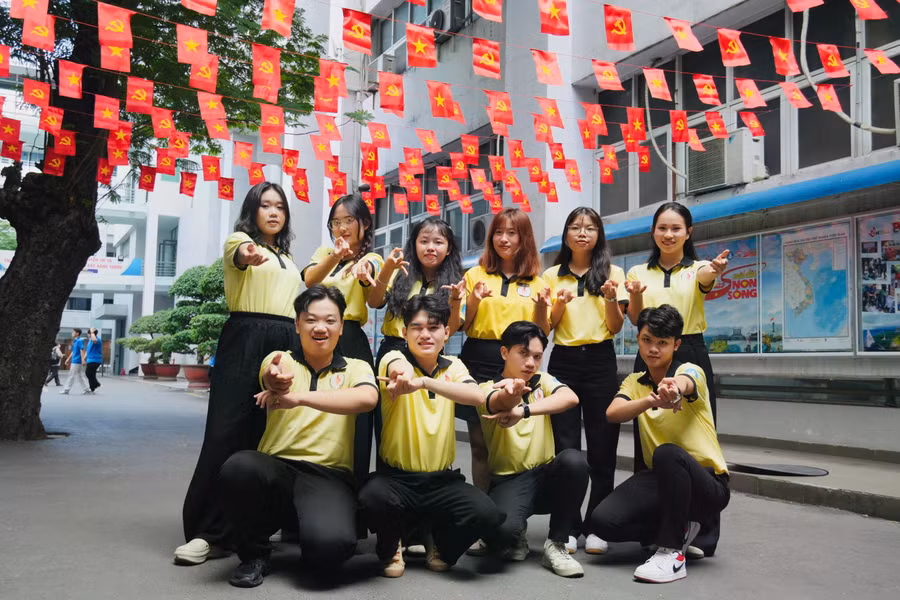 Địa điểm lý tưởng để sinh viên Trường ĐH Công nghiệp TP.HCM lưu lại những khoảnh khắc tự hào. ẢNH: H.D