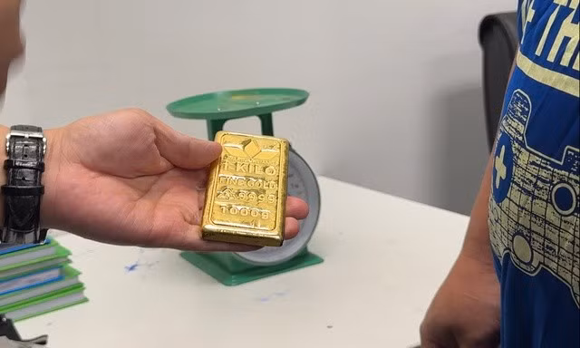 Một vụ vận chuyển vàng lậu qua đường hàng không bị phát hiện thời gian qua