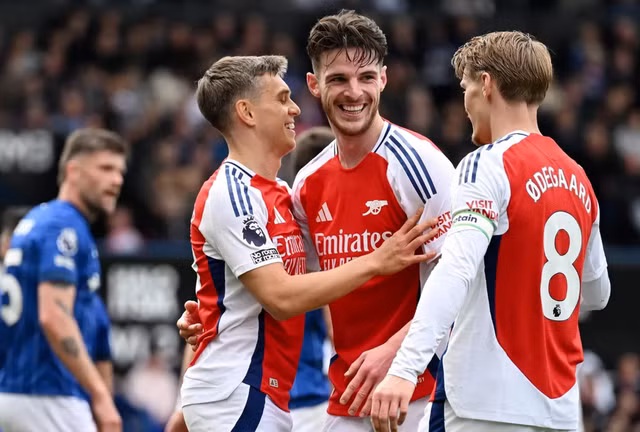 Arsenal thắng tưng bừng 4-0 tại sân Portman Road