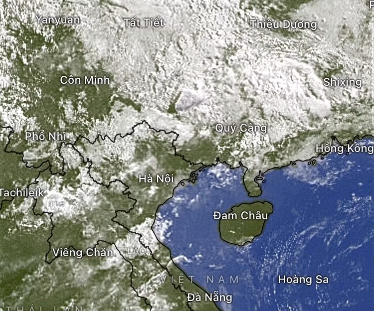 Không khí lạnh đang di chuyển dần xuống phía Nam, sẽ tác động nhẹ tới thời tiết ở phía Bắc nước ta từ ngày 24-4. Ảnh vệ tinh lúc 6 giờ 30 ngày 23-4. Nguồn: WINDY