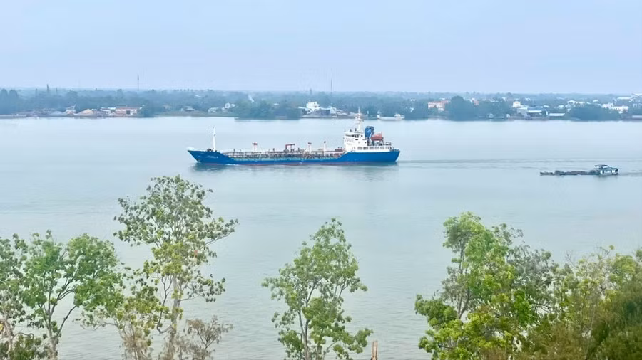 Sông Hậu - nơi tiếp giáp giữa TP Cần Thơ và Vĩnh Long