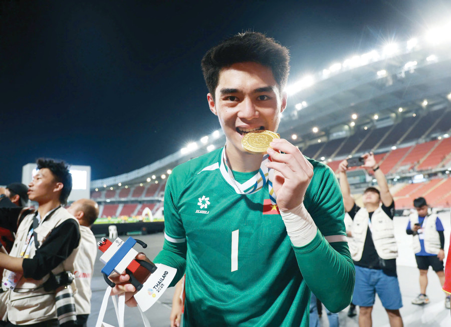 Trần Trung Kiên trở thành “người hùng”, góp công lớn vào hành trình chinh phục chiến thắng của U22 Việt Nam tại SEA Games 33. Ảnh: Đức Đồng