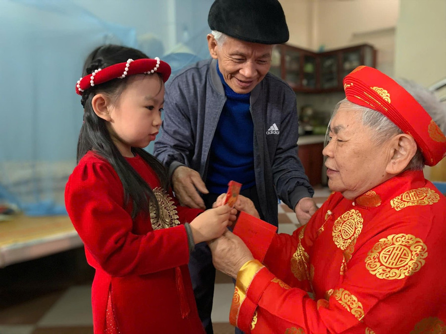 Nhận lì xì từ gia đình, người thân, bạn bè, đồng nghiệp, không phải đóng thuế.