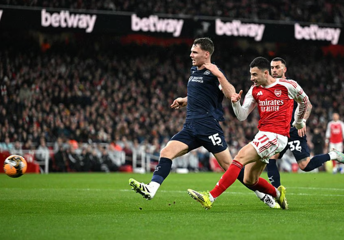 Gabriel Martinelli nhân đôi cách biệt