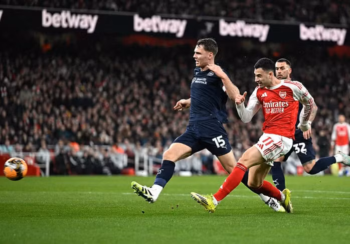 Gabriel Martinelli nhân đôi cách biệt