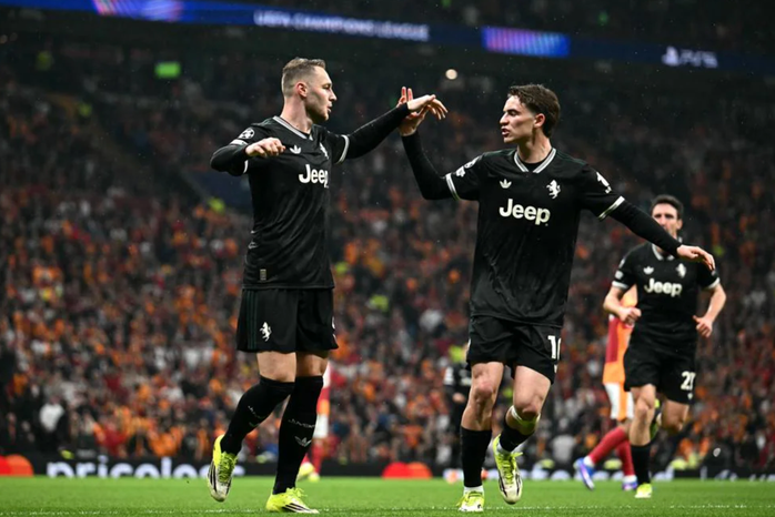 Teun Koopmeiners (trái) ghi bàn liên tiếp cho Juventus