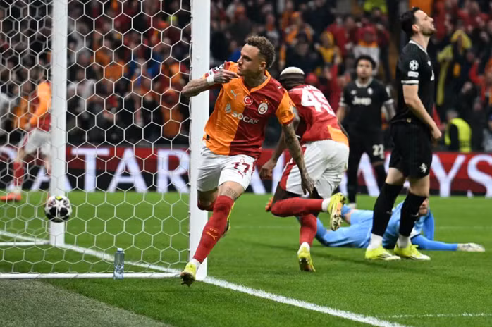 Noa Lang mở màn cuộc ngược dòng của Galatasaray.