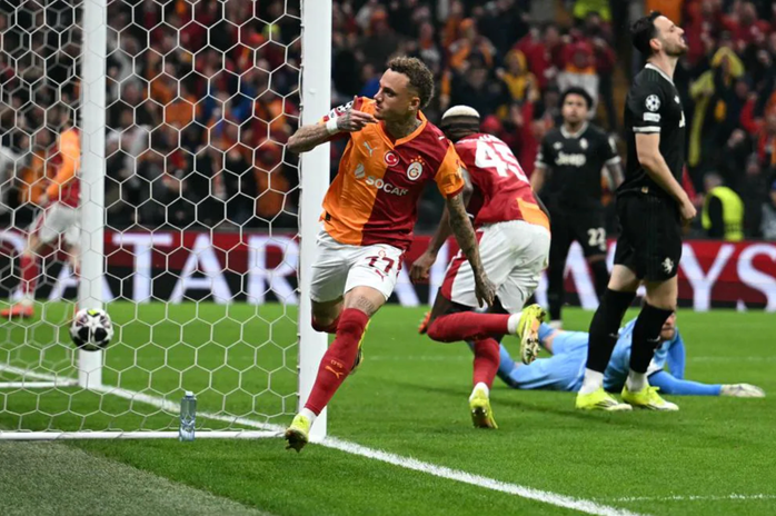Noa Lang mở màn cuộc ngược dòng của Galatasaray.