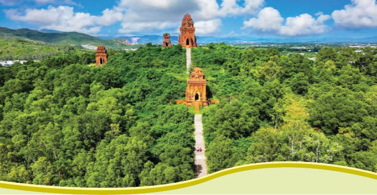 Các đền tháp Champa trên đất Gia Lai là di sản văn hóa vô giá, là tiềm năng lớn để khai thác phát triển kinh tế di sản trong kỷ nguyên số. - Trong ảnh: Quần thể tháp Bánh Ít tại thôn Đại Lộc, xã Tuy Phước Bắc. Ảnh: Nguyễn Dũng