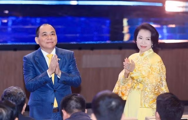 Lần đầu tiên bà Phạm Thu Hương - vợ ông Phạm Nhật Vượng có mặt trong danh sách tỉ phú USD do Forbes bình chọn. ẢNH: TNO