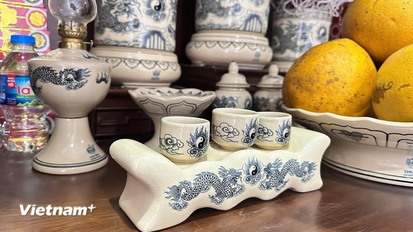 Vì sao chén nước dâng cúng luôn hiện diện trên bàn thờ gia tiên?