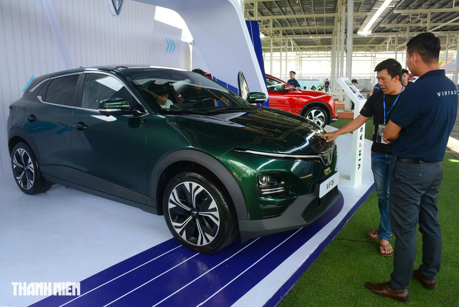 Bộ đôi xe thuần điện của VinFast cũng trở thành tâm điểm ở nhóm SUV đô thị khi tiếp tục ghi nhận một năm bùng nổ doanh số. ẢNH: BÁ HÙNG