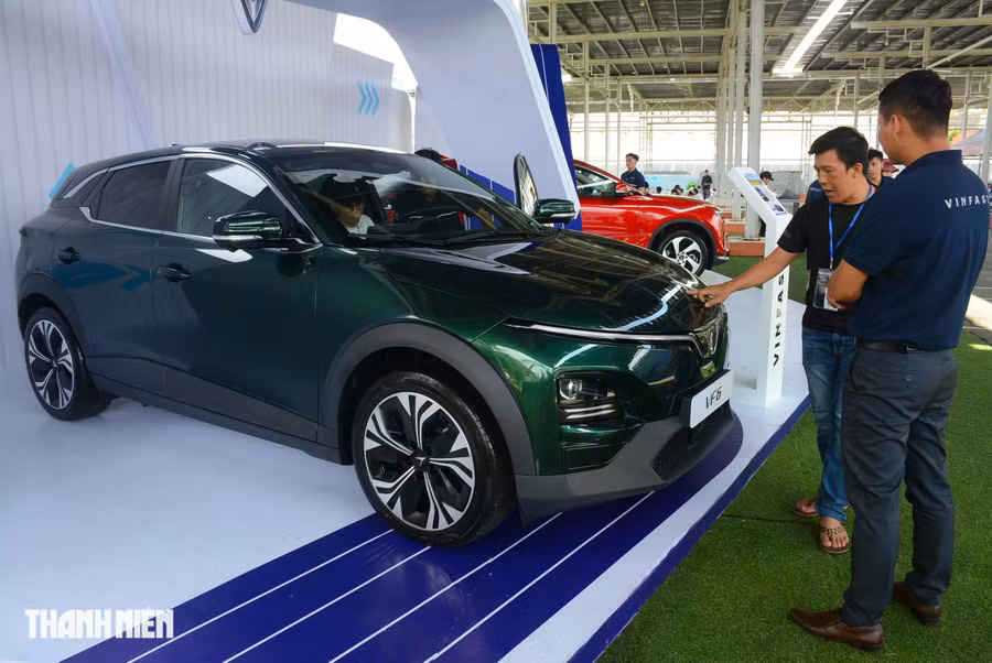 Bộ đôi xe thuần điện của VinFast cũng trở thành tâm điểm ở nhóm SUV đô thị khi tiếp tục ghi nhận một năm bùng nổ doanh số. ẢNH: BÁ HÙNG