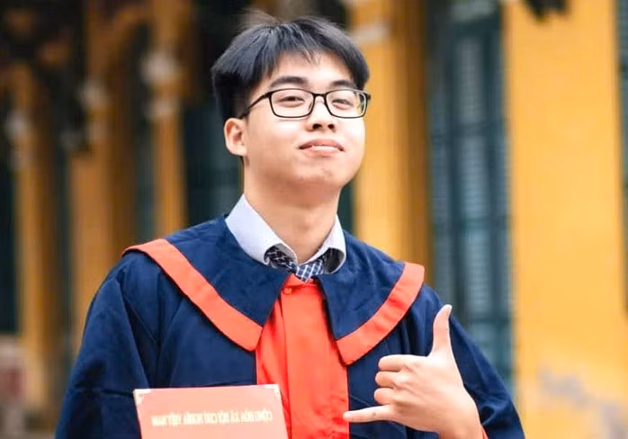 Học sinh Nguyễn Việt Hưng, lớp 12 chuyên Anh, Trường THPT chuyên Chu Văn An