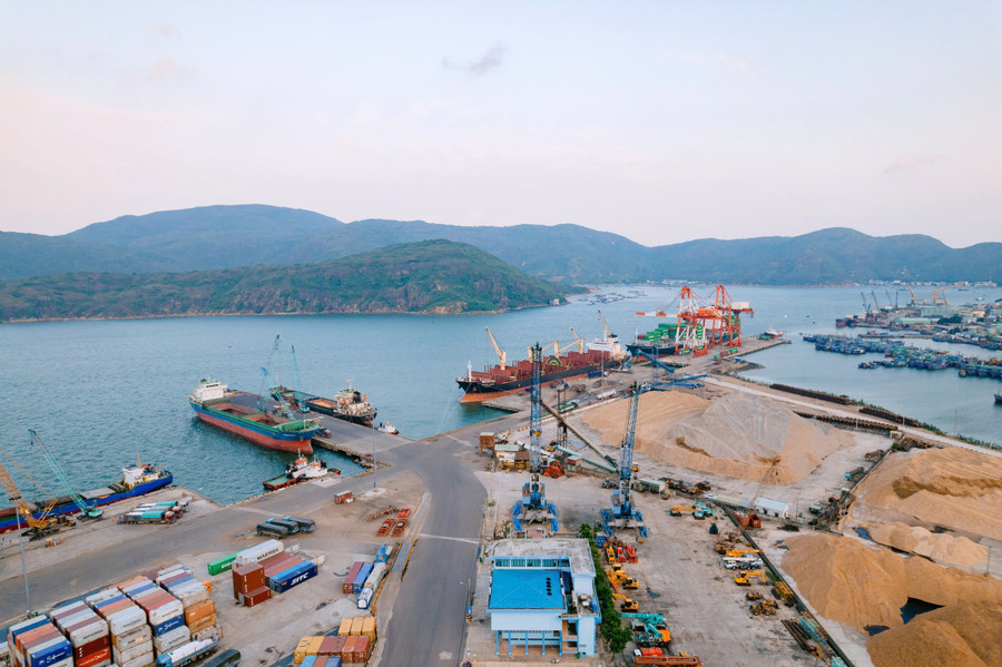 Công ty cổ phần Cảng Quy Nhơn đã đầu tư, nâng cấp hạ tầng nâng cao chất lượng dịch vụ. Ảnh: Hải Yến 5them.jpg