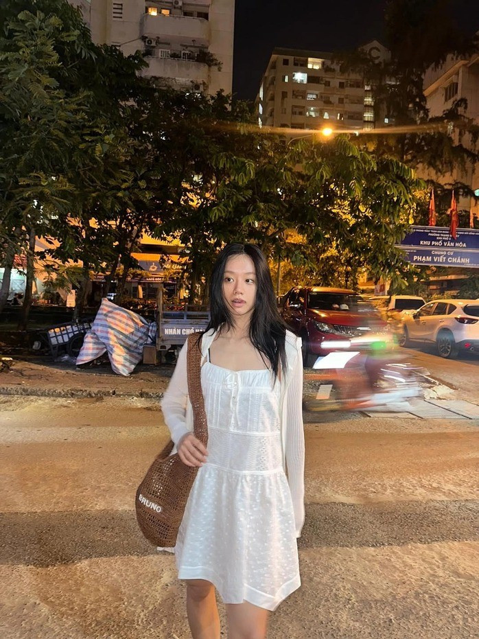 Mỹ nhân Lee Hye-ri giản dị dạo phố Mỹ nhân Lee Hye-ri giản dị dạo phố