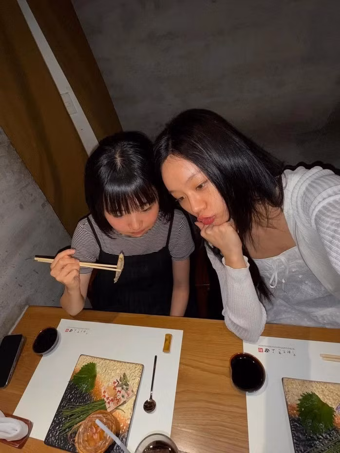 Nhiều người hâm mộ Việt bình luận chào đón cô