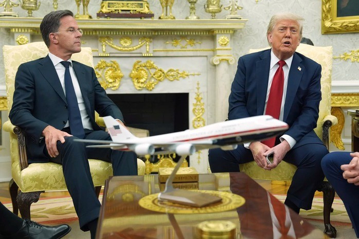 Tổng thống Donald Trump tiếp Tổng Thư ký NATO Mark Rutte tại Phòng Bầu dục của Nhà Trắng ở Washington, DC – Mỹ hôm 14-7. Ảnh: AP Tổng thống Donald Trump tiếp Tổng Thư ký NATO Mark Rutte tại Phòng Bầu dục của Nhà Trắng ở Washington, DC – Mỹ hôm 14-7. Ảnh: AP