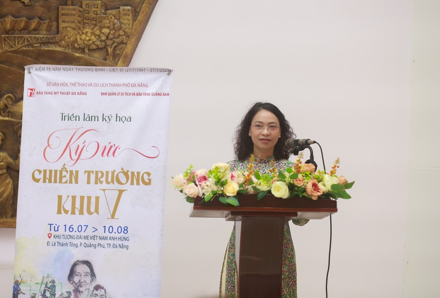 Nguyễn Thị Hội An, Phó Giám đốc Sở VH-TT-DL TP Đà Nẵng phát biểu khai mạc triển lãm Nguyễn Thị Hội An, Phó Giám đốc Sở VH-TT-DL TP Đà Nẵng phát biểu khai mạc triển lãm