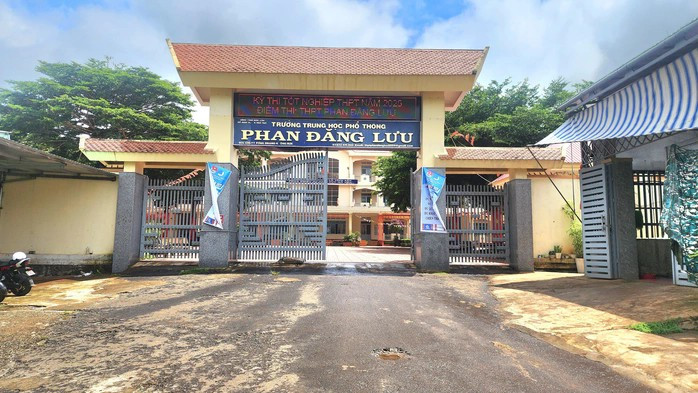 Trường THTP Phan Đăng Lưu nơi phụ huynh "tố" thầy giáo dạy thêm môn võ và thu tiền không đúng quy định. dak-lak.jpg