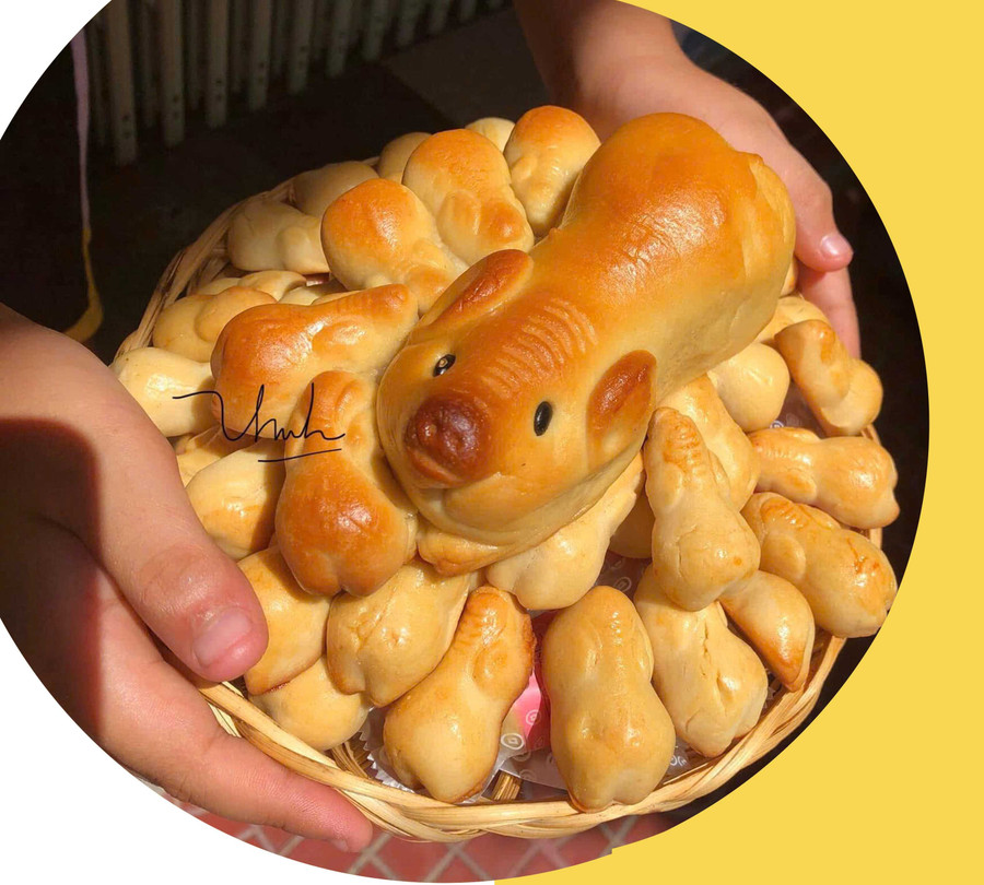 Mẫu bánh hình chú heo con dễ thương nhiều kích cỡ được nhiều khách hàng lựa chọn. Ảnh: Hải Yến Mẫu bánh hình chú heo con dễ thương nhiều kích cỡ được nhiều khách hàng lựa chọn. Ảnh: Hải Yến