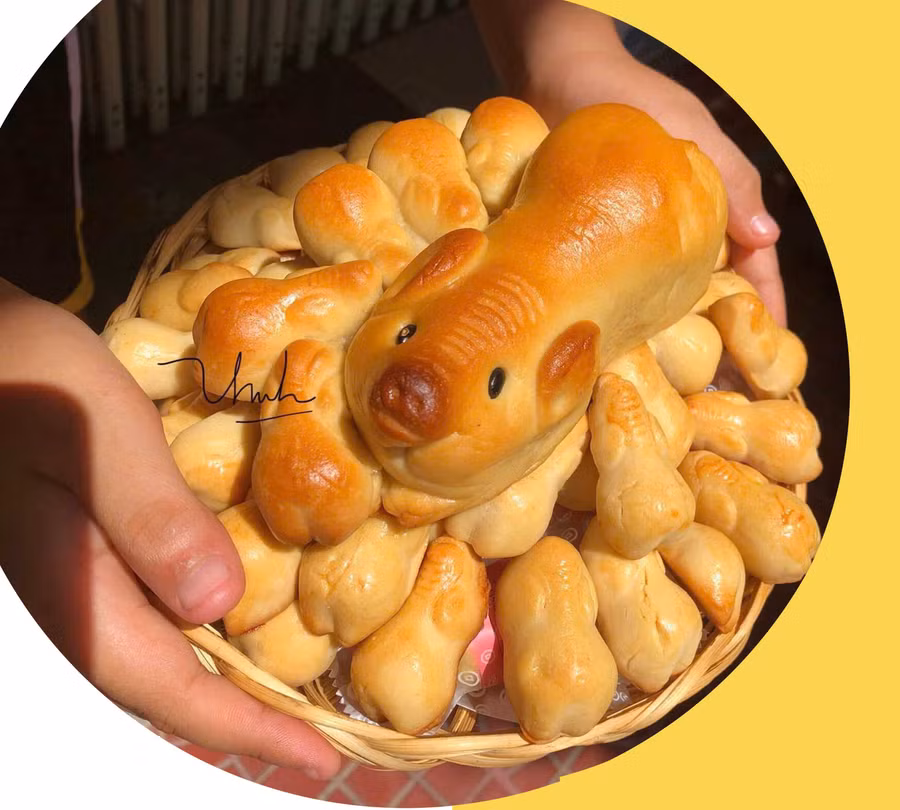 Mẫu bánh hình chú heo con dễ thương nhiều kích cỡ được nhiều khách hàng lựa chọn. Ảnh: Hải Yến