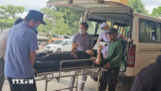 Một bệnh nhân chuyển viện điều trị tại Bệnh viện Đa khoa tỉnh Quảng Trị. Ảnh: TTXVN phát mot-benh-chuyen-vien-dieu-tri-tai-benh-vien-da-khoa-tinh-quang-tri-a2.jpg