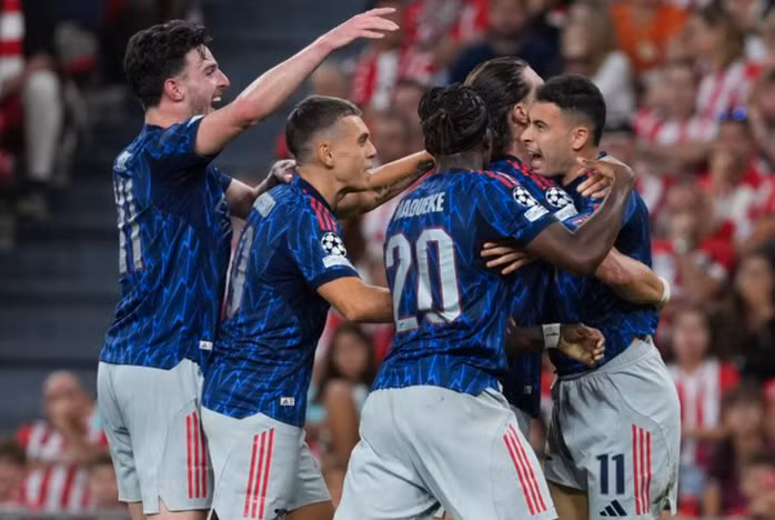 Arsenal ra quân mỹ mãn tại vòng bảng Champions League