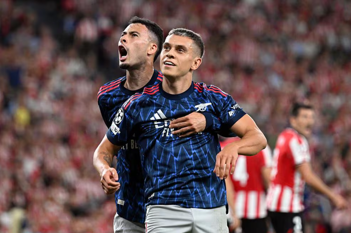 Leandro Trossard ấn định chiến thắng 2-0 cho đội khách Arsenal Leandro Trossard ấn định chiến thắng 2-0 cho đội khách Arsenal