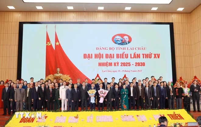 Ban Chấp hành Đảng bộ tỉnh Lai Châu nhiệm kỳ 2025-2030 ra mắt Đại hội. (Ảnh: Quý Trung/TTXVN)
