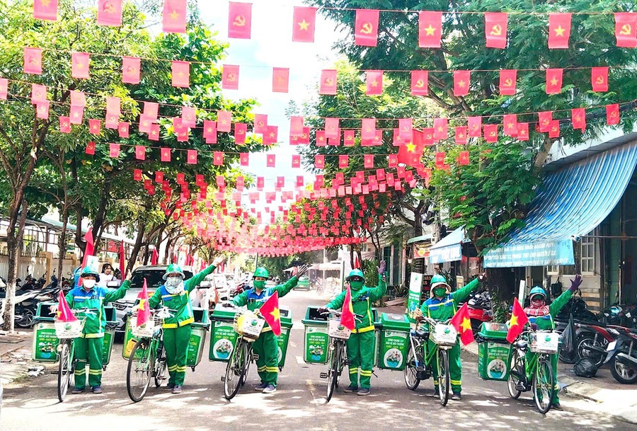 Đội “Vệ sinh môi trường cơ động” của Công ty Cổ phần Môi trường Bình Định. Ảnh: N.H Đội “Vệ sinh môi trường cơ động” của Công ty Cổ phần Môi trường Bình Định. Ảnh: N.H