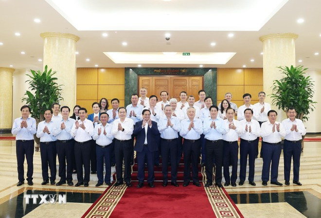 Tổng Bí thư Tô Lâm và các đại biểu chụp ảnh chung. (Ảnh: Thống Nhất/TTXVN) Tổng Bí thư Tô Lâm và các đại biểu chụp ảnh chung. (Ảnh: Thống Nhất/TTXVN)