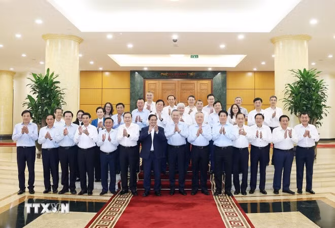 Tổng Bí thư Tô Lâm và các đại biểu chụp ảnh chung. (Ảnh: Thống Nhất/TTXVN)