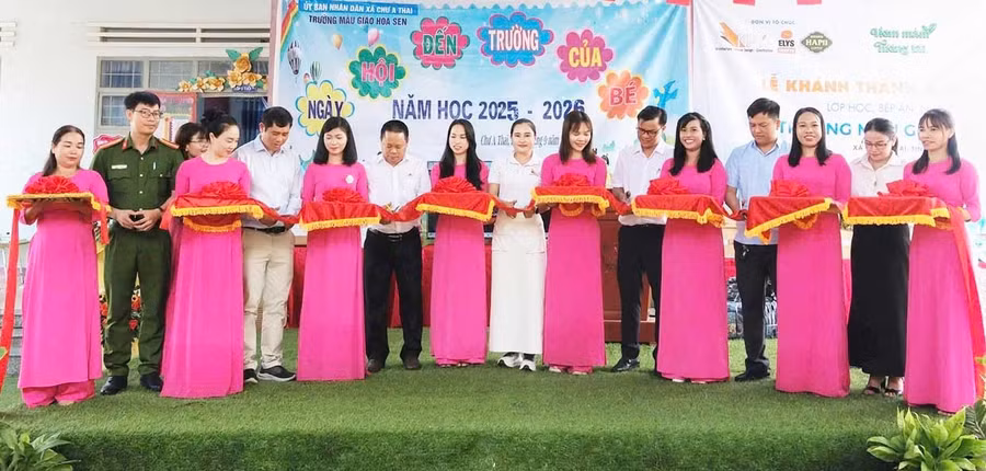 Lễ khánh thành và bàn giao công trình lớp học, bếp ăn, nhà vệ sinh tại Trường Mẫu giáo Hoa Sen 'tiếp sức” trường học vùng khó.