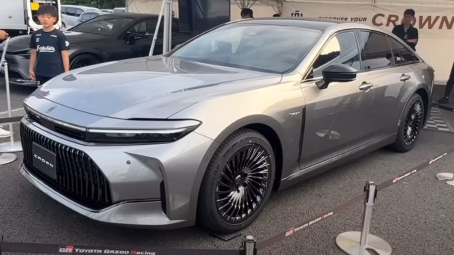 Toyota Crown Sedan phiên bản FCEV.