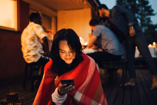 Mỗi ngày có tới 75% người thuộc thế hệ Gen Z sử dụng các công cụ tìm kiếm tích hợp AI. (Ảnh minh họa: CTV/Vietnam+)