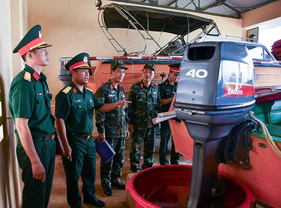 Lực lượng vũ trang tỉnh luôn chủ động về lực lượng, phương tiện để tham gia phòng chống thiên tai - tìm kiếm cứu nạn. Ảnh: H.P Lực lượng vũ trang tỉnh luôn chủ động về lực lượng, phương tiện để tham gia phòng chống thiên tai - tìm kiếm cứu nạn. Ảnh: H.P