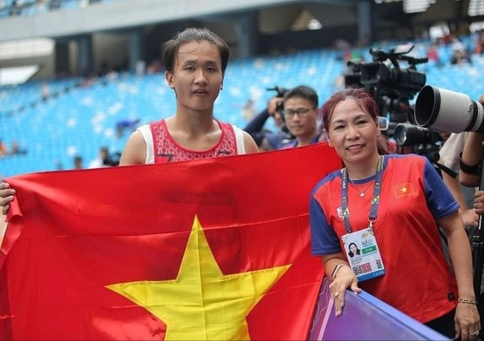 Nhi Yến và HLV Nguyễn Thị Thanh Hương. (Ảnh: HOÀNG THANH) Nhi Yến và HLV Nguyễn Thị Thanh Hương. (Ảnh: HOÀNG THANH)