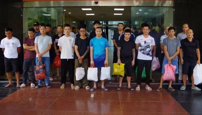 Các nghi phạm trong đường dây tổ chức đánh bạc. Ảnh: M.H.