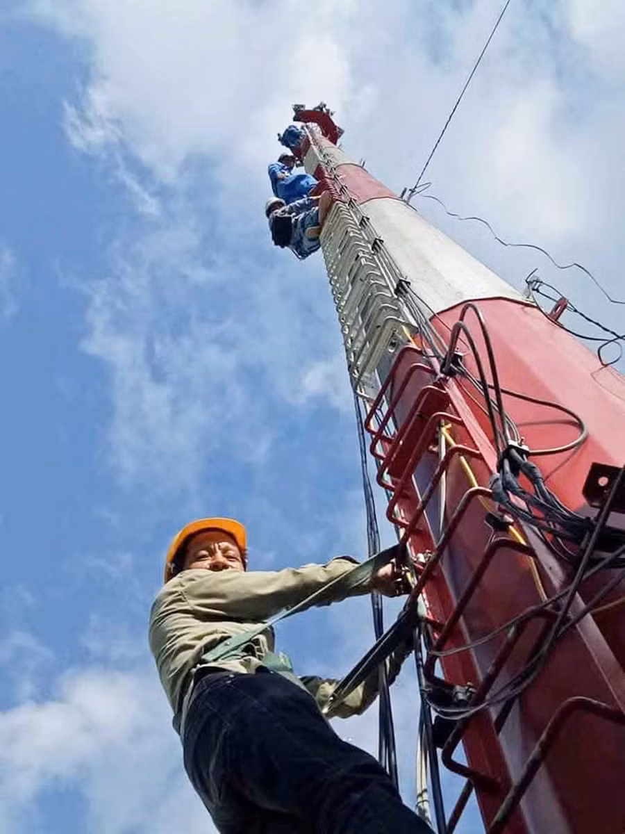 VNPT triển khai thi công lắp đặt trạm phát sóng 5G tại khu vực phường Quy Nhơn Nam.