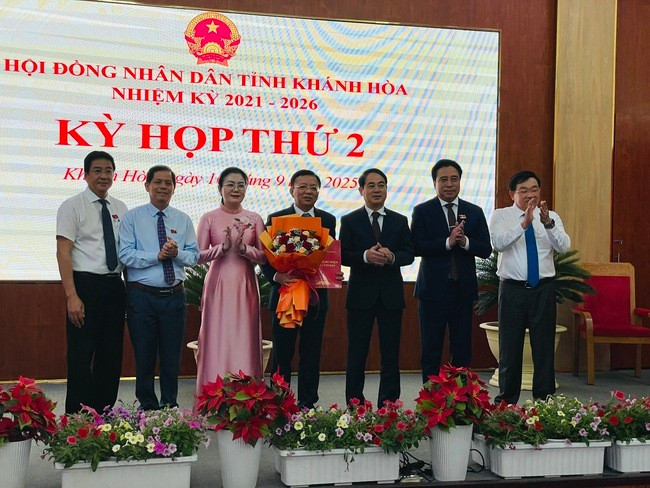 Ông Lê Huyền được bầu vào chức vụ Phó chủ tịch UBND tỉnh Khánh Hòa Ông Lê Huyền được bầu vào chức vụ Phó chủ tịch UBND tỉnh Khánh Hòa